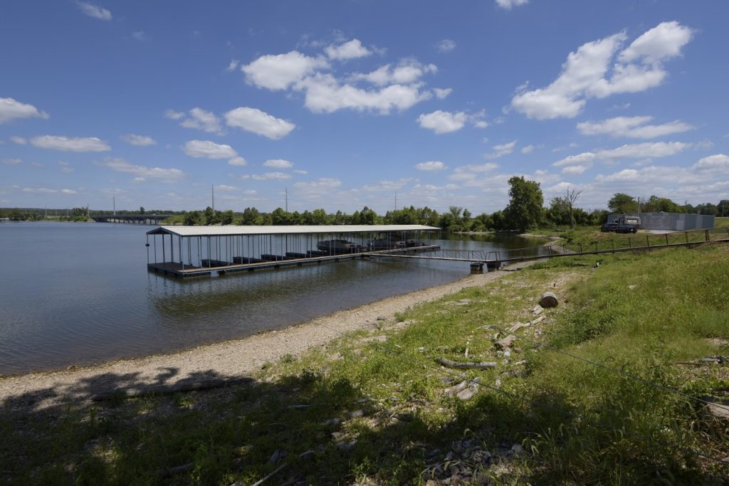 Grand View Village Resort dock on lake